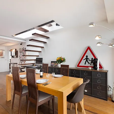 Floor With Eiffel Tower View And Roof Parigi